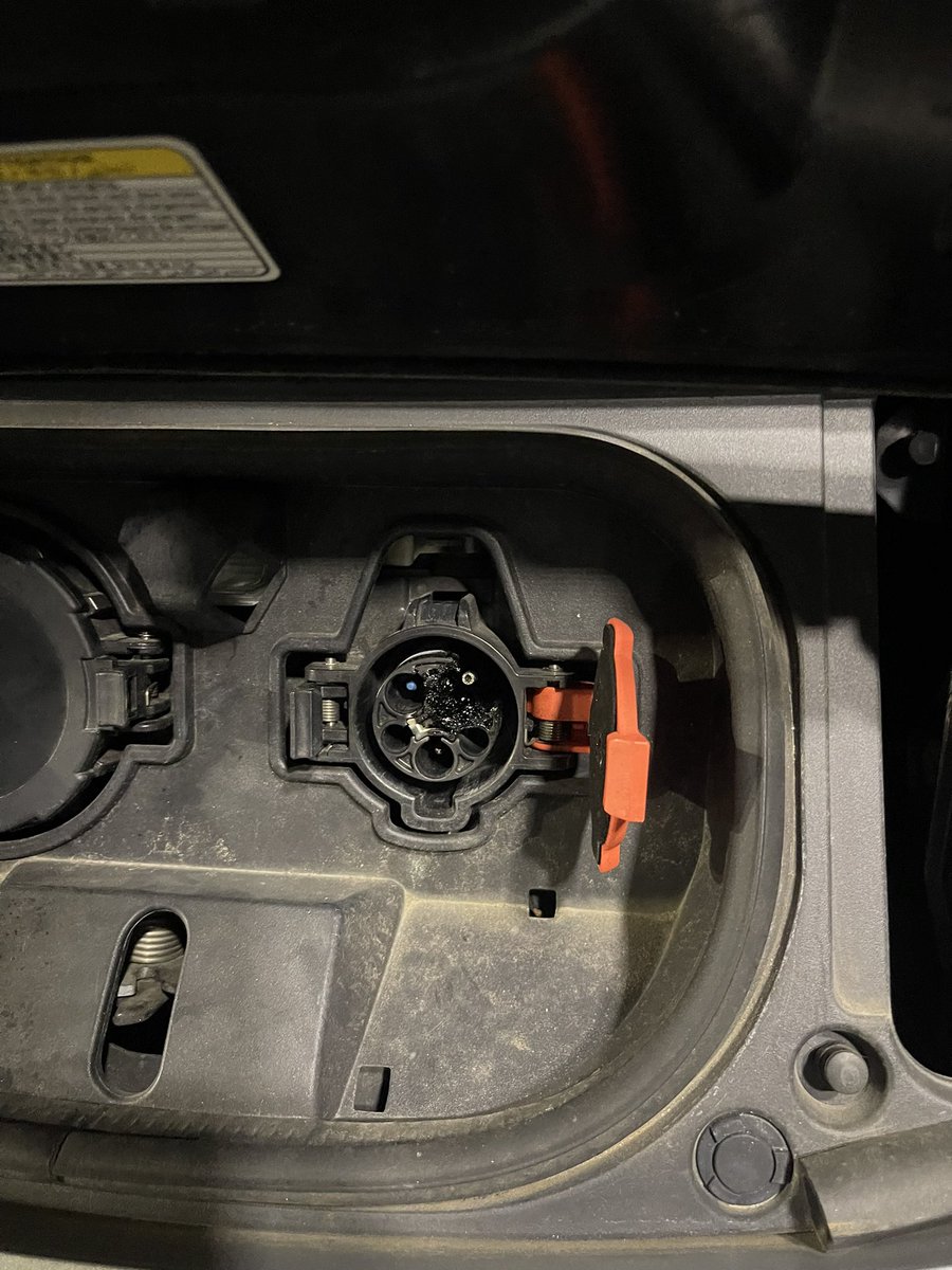 its_tarunn's tweet photo. @itskyleconner Poorly maintained charger fried my Nissan leaf j1772 socket.  Got quoted 3 k to replace the whole assembly https://t.co/CK6j4lHxBF