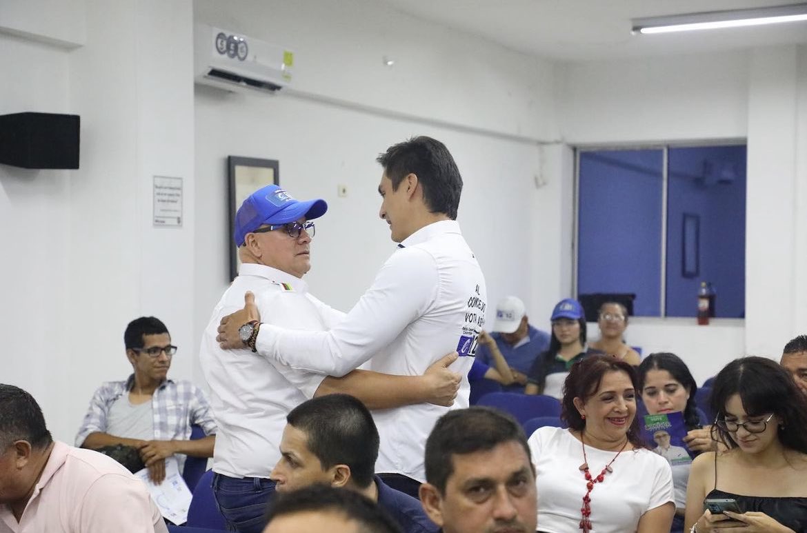 carlosmbeltrans's tweet photo. Hoy es un día histórico para el transporte de Ibagué y su lucha por evitar la corrupcion en el #setp , la alcaldesa anuncia la liquidación del convenio con #Infotic . Agradezco a conductores, propietarios, empresas y demás intervinientes en el transporte público #unidosesposible https://t.co/lbEJ53FYDO