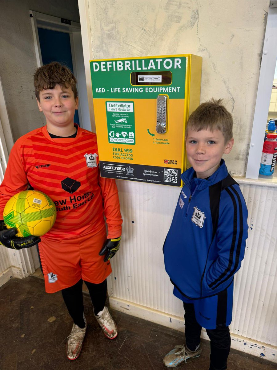 Thank you to @redskycharity & @Teamgrassroots_ for making our club just a little bit more safer.  We hope we never have to use it but we are grateful for  knowing we can respond quickly and effectively in the event of a cardiac arrest ❤️#teamgrassroots #teamredsky #defibrillator
