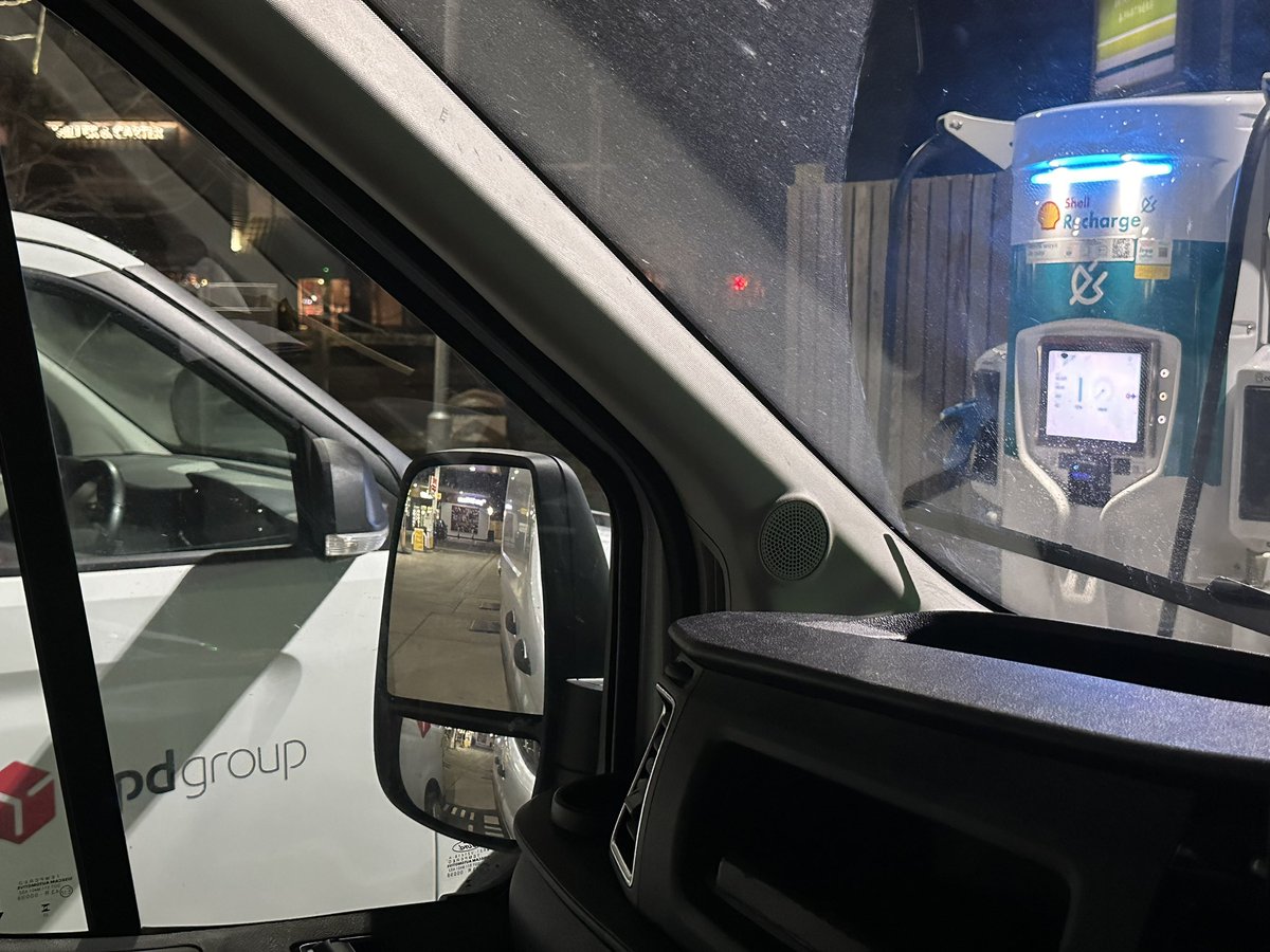 music_zon's tweet photo. Never X’d and not tweeted for a long time.   But am really disgusted with discourteous @dpd_uk charging behaviour at she’ll Taplow.  A queue and still charging way beyond 80%.   Now at 92%.  We all have to work! https://t.co/x1z760tD2v