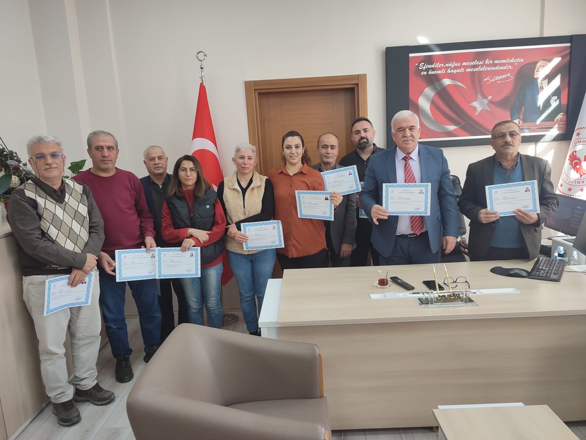 AdNufus's tweet photo. 6 Şubat depremlerinde 4 arkadaşımızı ve yakınlarını kaybetmelerine rağmen,fedakarca çalışan personellermze İl Nüf ve Vat Müd Salih YILMAZ'ın teklifleri ve Sn Valimiz Dr Osman VAROL beyin taltifleriyle Başarı Belgeleri ve Üstün Başarı Belgeleri verilmştr @itasyapan @adiyamangovtr https://t.co/zVv8sStDx6