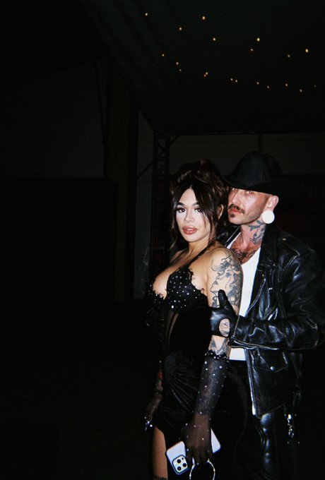 Watch Eva Maxim's leaked NSFW photo on TwXstars