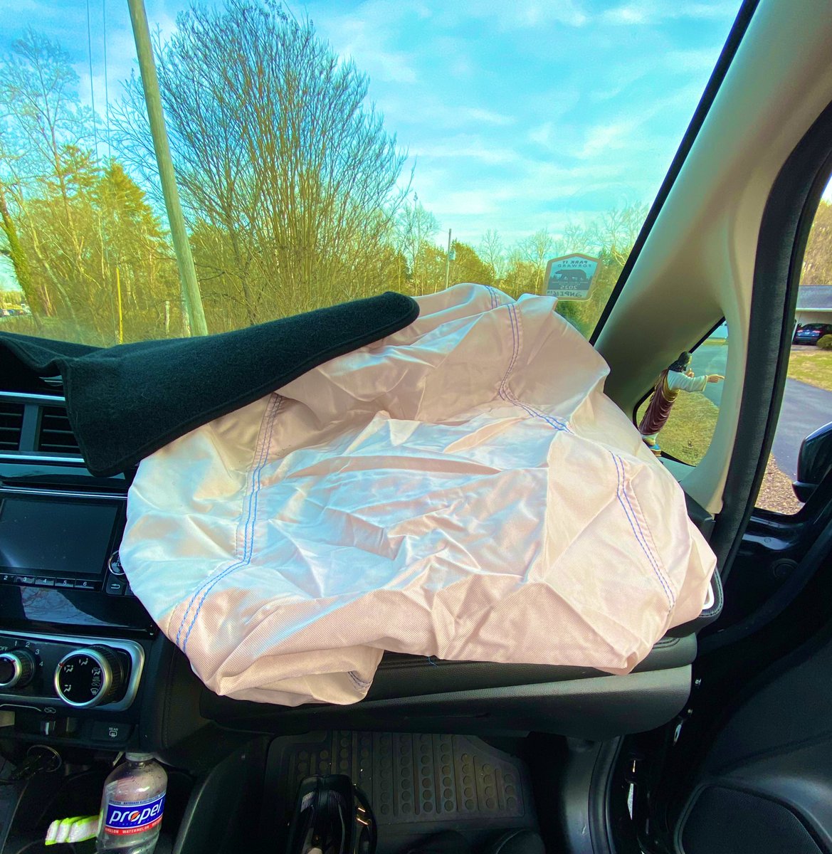JustStacie5683's tweet photo. Well, the airbag works…
#MyFirstWreck https://t.co/aXSC56xuDT