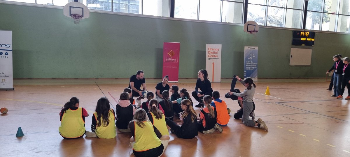 Après-midi très inclusive sur le cyberharcelement organisée avec l'académie des sportives et <a href="/michel2barbe/">Michel Barbe</a> pour 60 élèves du collège Pierre de Coubertin 👍 #inclusionnumerique 
<a href="/sandrine_sbert/">Sandrine Sbert</a> <a href="/heraud_luc/">Luc Heraud</a> <a href="/OrangeOccitanie/">Orange Occitanie</a> <a href="/NicoTissot_DRCL/">🟧 Tissot Nicolas</a>