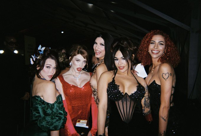 Watch Eva Maxim's leaked NSFW photo on TwXstars