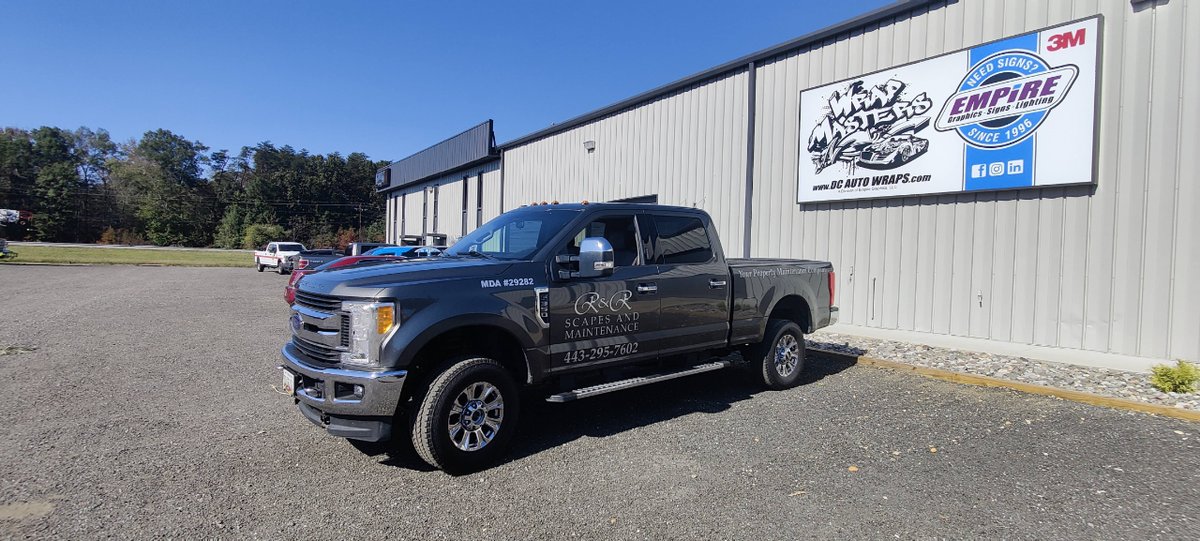 EmpireGraphics's tweet photo. Did you know? #trucklettering is an affordable way to get your brand seen daily. A well lettered vehicle can get up to 30,000 views per day? Talk about #ROI. #returnoninvestment #smartmoney #empiregraphics https://t.co/9sZSqyHsIx