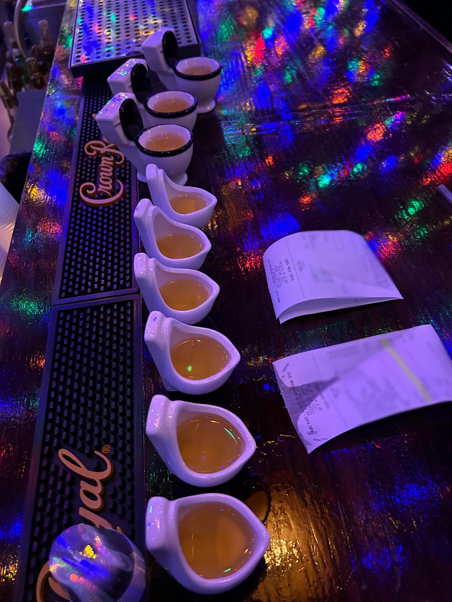 Mom's Place - A Chicago Gathering Spot tweet media