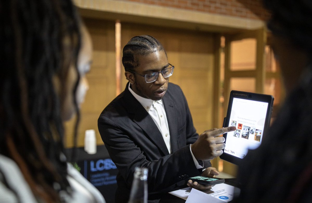 Feb. 8 | Black Authors UTM Soiree 2024

Network while enjoying refreshments at this #BHM in-person event.
This soiree is for writers, poets and literacy advocates of Black Excellence in all its forms. 
Learn more ➡️ bit.ly/49i5BZz

#BlackHistoryMonth #BlackExcellence