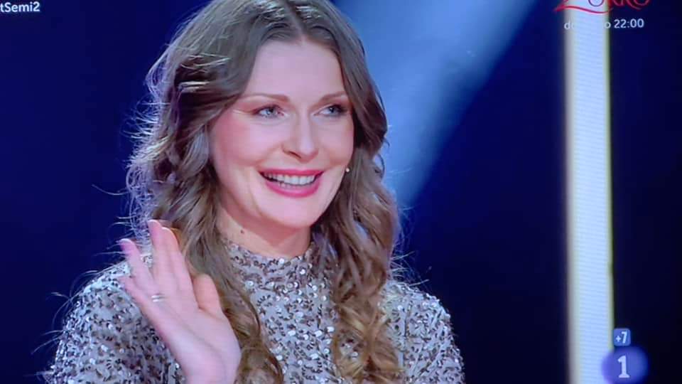 Oglądam benifest a tam Piekarska w jury XD