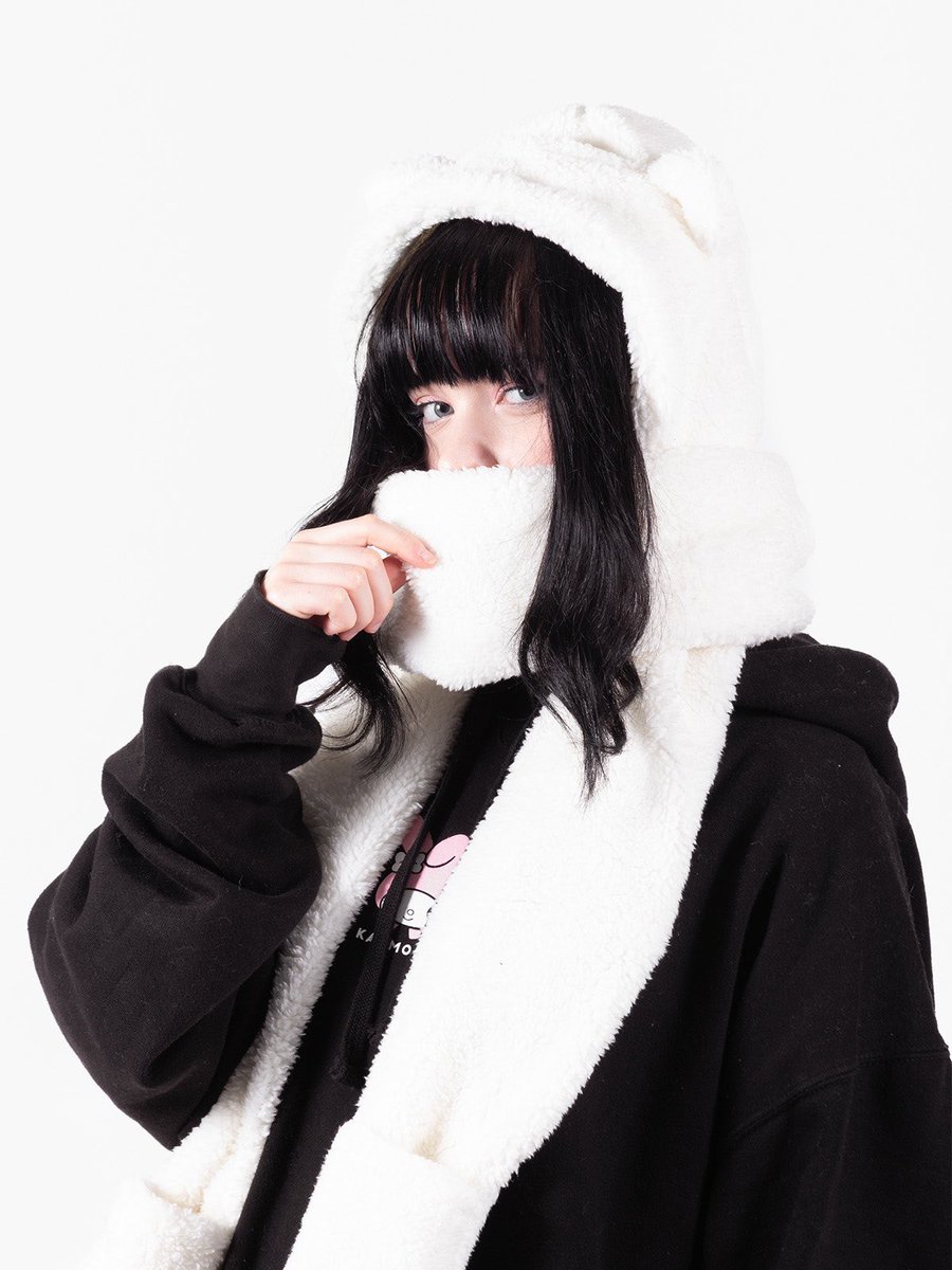 kaomoji_co's tweet photo. have you seen our cute fluffly kuma hats scarfs now? #bearhat #animeclothing #animestreetwear #comfy #scarf https://t.co/YY2tVfgX34