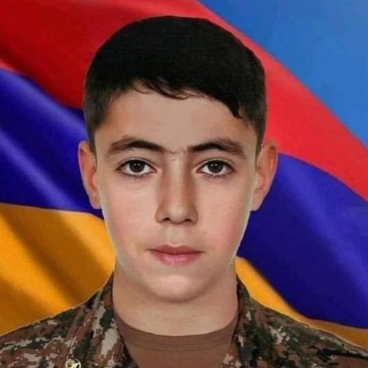 nanoulikjan's tweet image. Tant de ces jeunes #soldats qui avaient le droit de poursuivre leurs études, de tomber amoureux et de construire leur propre famille un jour, nous ont laissés brisés !

Nous n'oublierons jamais vos visages, chacun d'entre vous vivra dans nos ❤️pour toujours .
#Arméniens
#Armenia