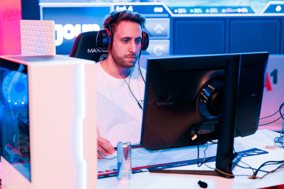 OHNE WORTE😱

1 HP, 10er Winstreak🔥 in der letzten Lobby <a href="/salvyyy/">MOUZ Salvyyy</a> ist der erste #A1eSports Prismatic Legends Champion🏆 

GG WP