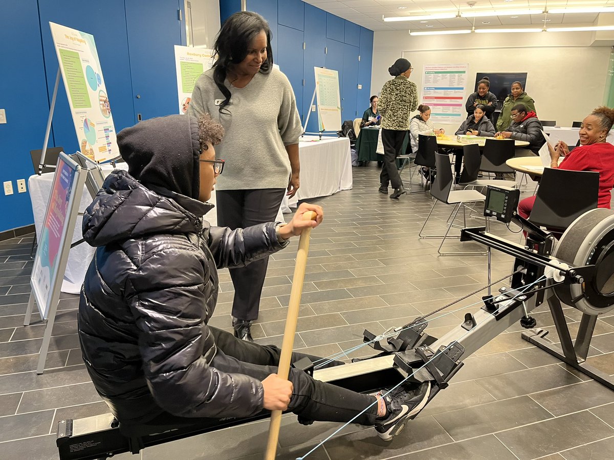 ONEDragonBoat's tweet image. Time to paddle! @TACC_Boston #community #bostondragonboat #bostonpaddle