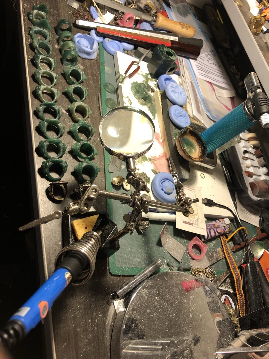 _borntocreate's tweet image. La genèse ⏳