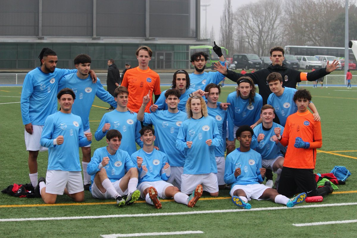 Grosse journée aujourd'hui et ascenseur émotionnel :
Après avoir été menés 3-0 contre Orléans en 1/4, les gars sont revenus de nulle part pour s'imposer aux TAB !!
Puis,en demie, victoire 2-1 contre  Angoulême dans les dernières minutes...
<a href="/unss/">UNSS_National</a> <a href="/LFNofficiel/">Ligue F⭐⭐t Normandie 🤙</a> <a href="/ChallengeJL/">Challenge Jean LEROY</a>