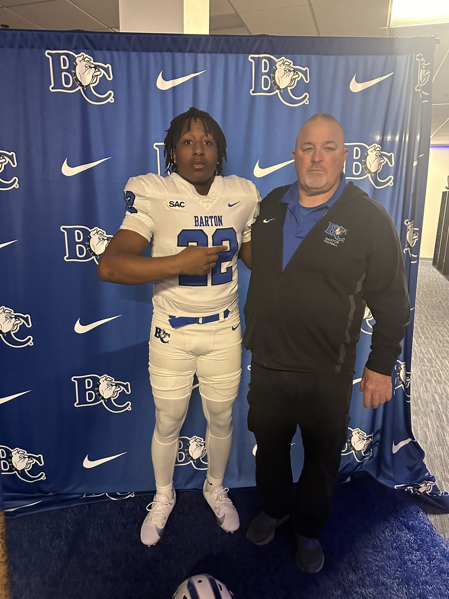 Had a great visit @barton_fb! I enjoyed learning about the program and the college. Thank you @FBCoachB22 for having me up there @Coach_JVinson @FBCoachMariani @hester_chip