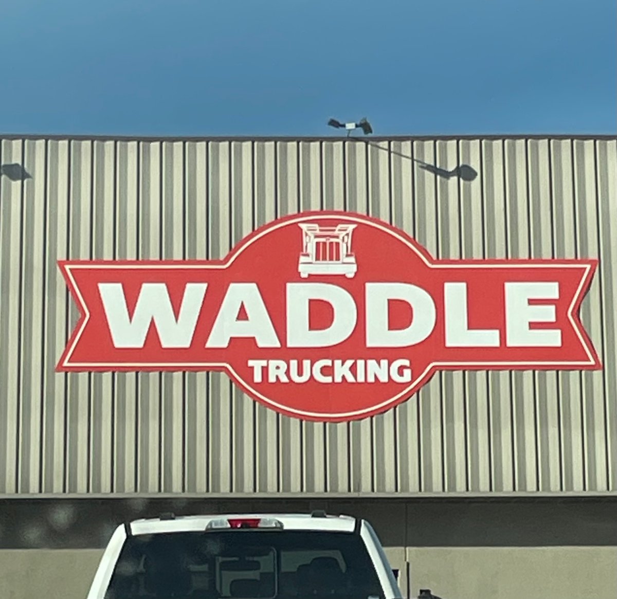 CareerTech_TPSD's tweet photo. Thanks Waddle Trucking! Automotive Technology student, Andy Hernandez, enjoyed his hands-on experience with your company!🔩⚙️🧰#jobshadowingday #realworld #tpsd https://t.co/jMCvOyC2ht