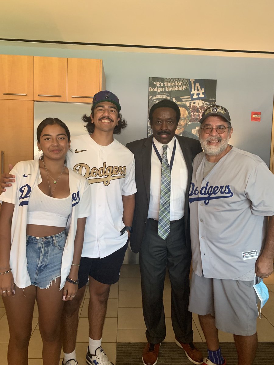 #Legend
Harbaugh is right!
2of theGrands #Charter/Spectrum suite
#ChavezRavine
#JimHill