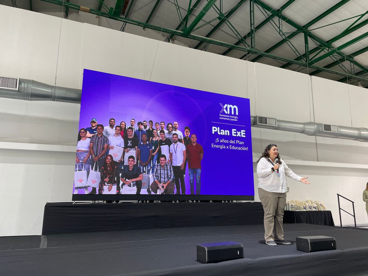 fminas's tweet photo. #Hoy nuestra Decana @vboterof  y el director de Bienestar Universitario de Facultad @sarangoaramburo participaron de la celebración de los 5 años del Plan EXE Energía por Educación @XM_SA_ESP un espacio para exaltar a los jóvenes beneficiados y a los aportantes a esta causa.🧡👏 https://t.co/ieB1a0Qk2i