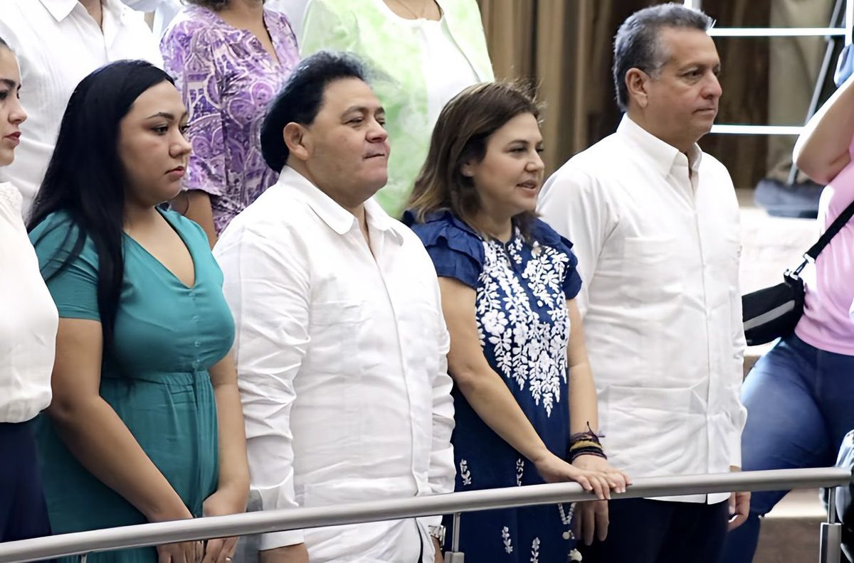 MaraCastillo22's tweet photo. Muchas felicidades @TMOLCAS por esta medalla tan merecida. Que tu generosidad y el trabajo que haces a favor de quienes más lo necesitan, sea inspiración para seguir trabajando para todas y todos los yucatecos. 

¡Enhorabuena! https://t.co/VNtpC4gWLv