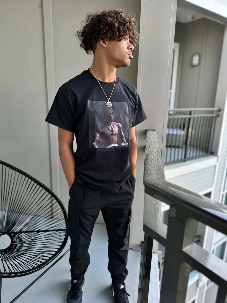 Mz__Guzman's tweet photo. @trvisXX @trvisXX you invited my son up he tried 2x and security did not let him up https://t.co/uIEz1hZXvn