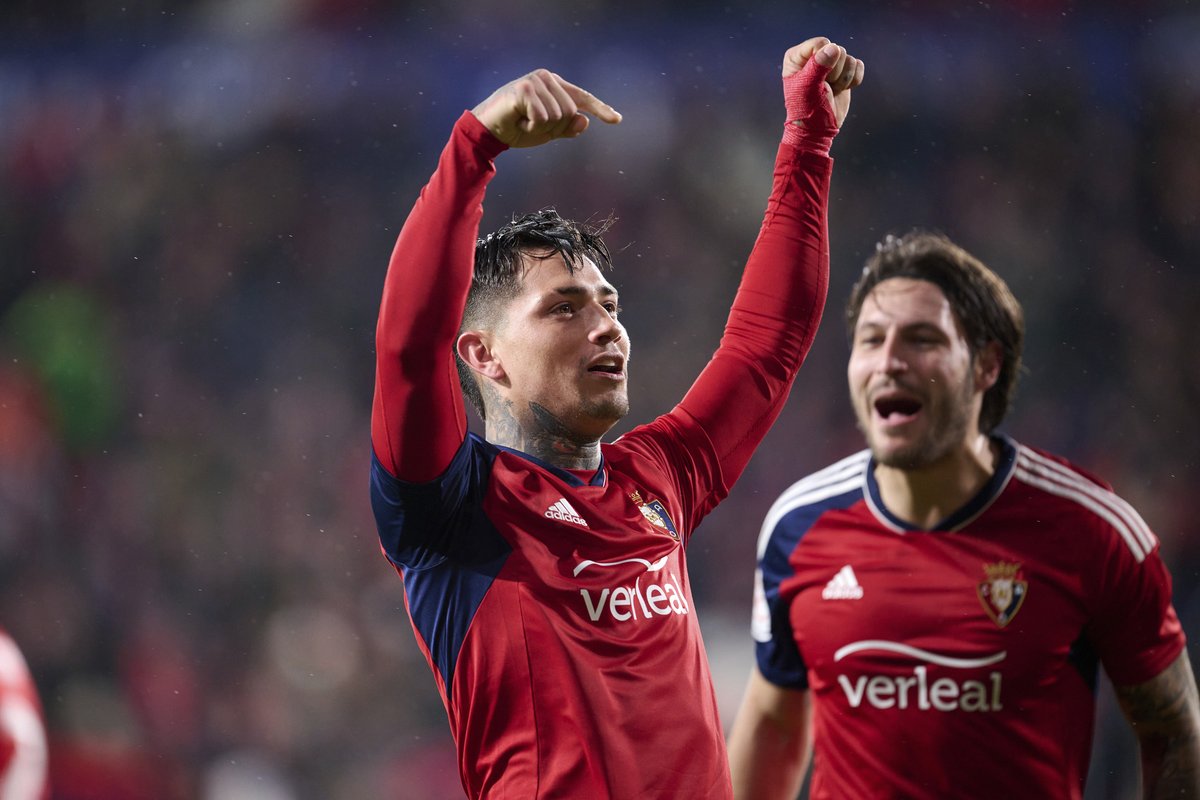 🧵(Hilo) | A los esquizos no les gusta oírlo. Por eso hay que decirlo alto y claro.
Adiós al jugador q no solo fue fundamental terminando de pichichi en una de las mejores temporadas de la historia del club, sino q también teniendo su vida resuelta decidió aquel día arriesgar,