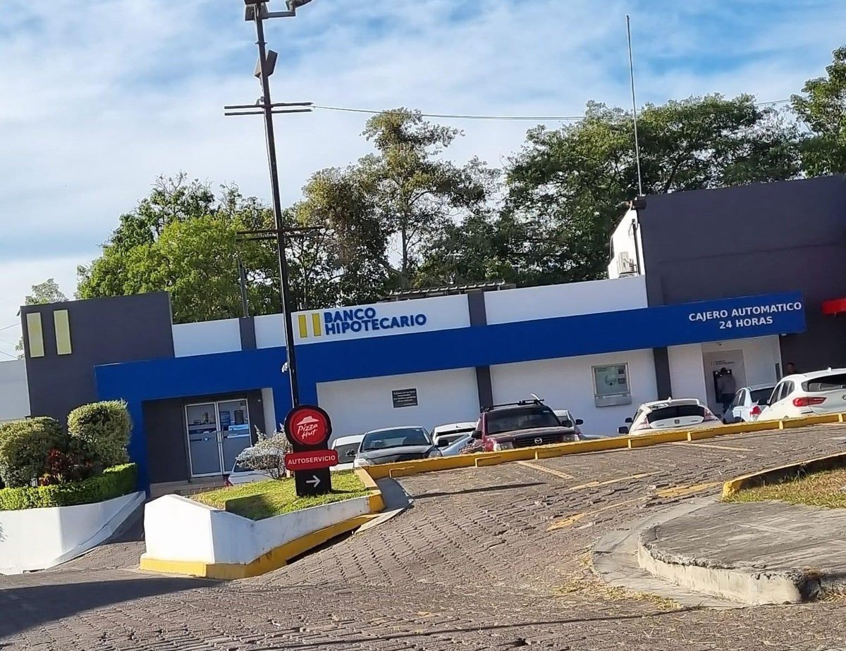 Cipot_e's tweet photo. 🚨🚨🚨Extra🚨🚨🚨

-Adivinen a quien le negaron el crédito de $500,000 dólares?

A mi 🥲🥲🥲 por no tener conectes en el gobierno. 

🤭🤭😂😂 https://t.co/ovarqMWm4f