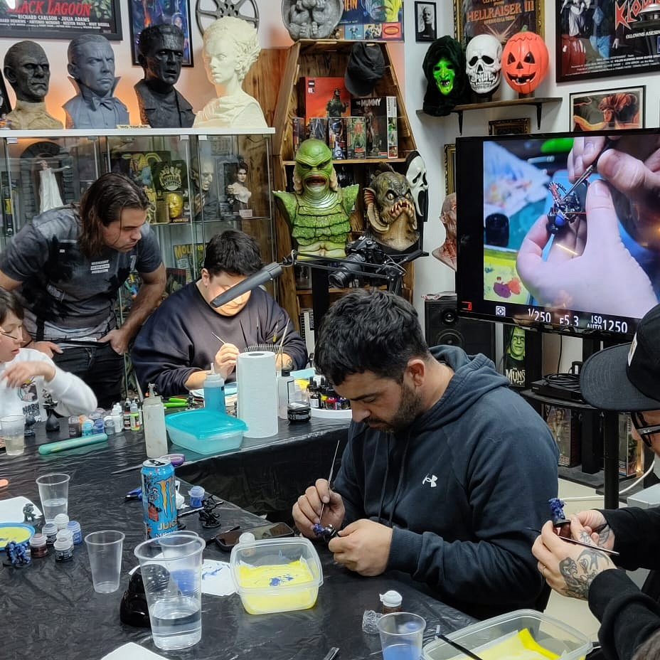 umaoeworkshop's tweet image. 🖌️🎨 Hoy ha sido un #día largo...pero con una tarde estupenda. #Pintando y acompañado de muy buenos #colegas de #Hobby.
⭐⭐⭐⭐⭐
Da gusto #enseñar con tan buen rollo, #Gracias a todos los asistentes y por #apoyarnos en esta #nuevaetapa modelistica. 
Gracias! 🔥🔥🔥