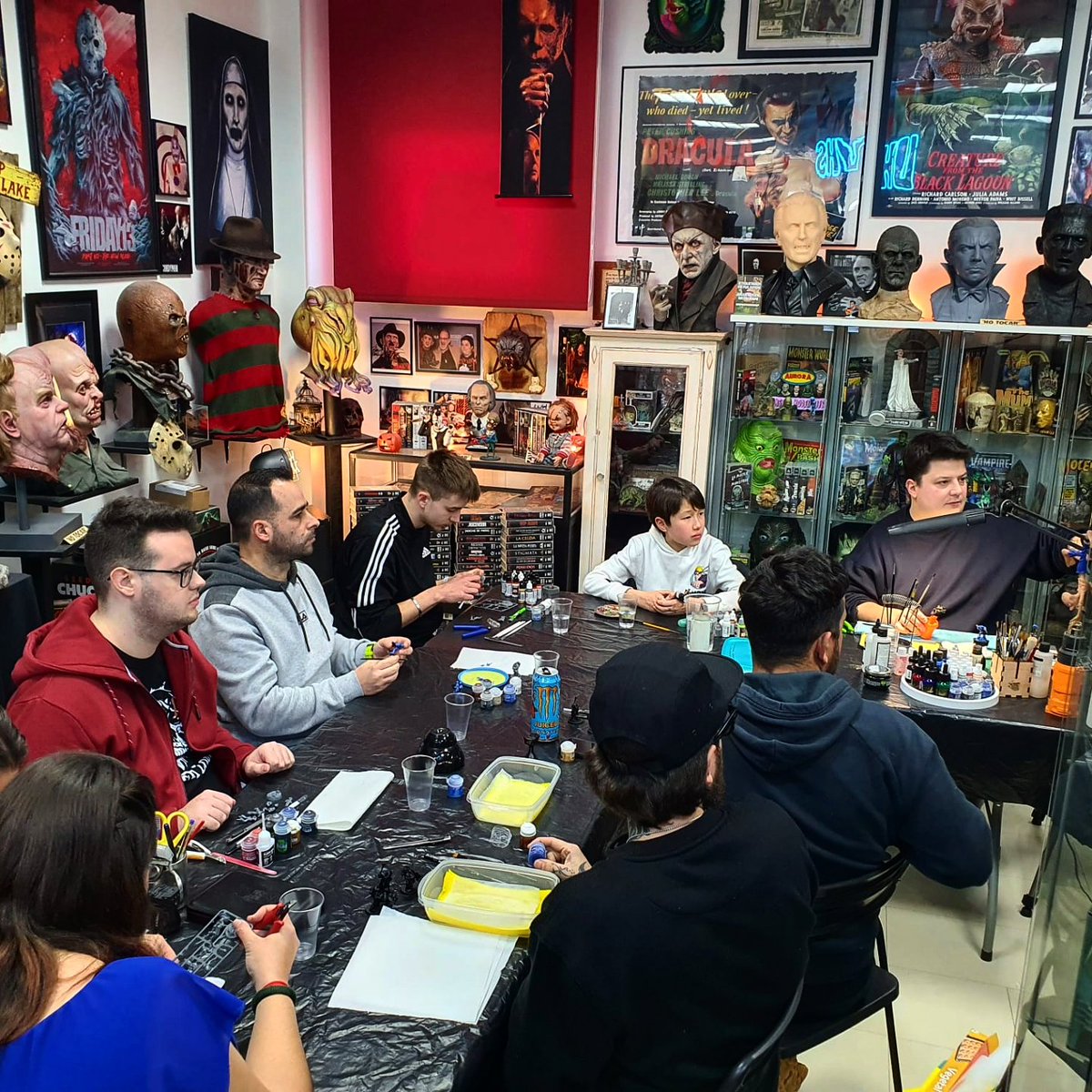 umaoeworkshop's tweet image. 🖌️🎨 Hoy ha sido un #día largo...pero con una tarde estupenda. #Pintando y acompañado de muy buenos #colegas de #Hobby.
⭐⭐⭐⭐⭐
Da gusto #enseñar con tan buen rollo, #Gracias a todos los asistentes y por #apoyarnos en esta #nuevaetapa modelistica. 
Gracias! 🔥🔥🔥