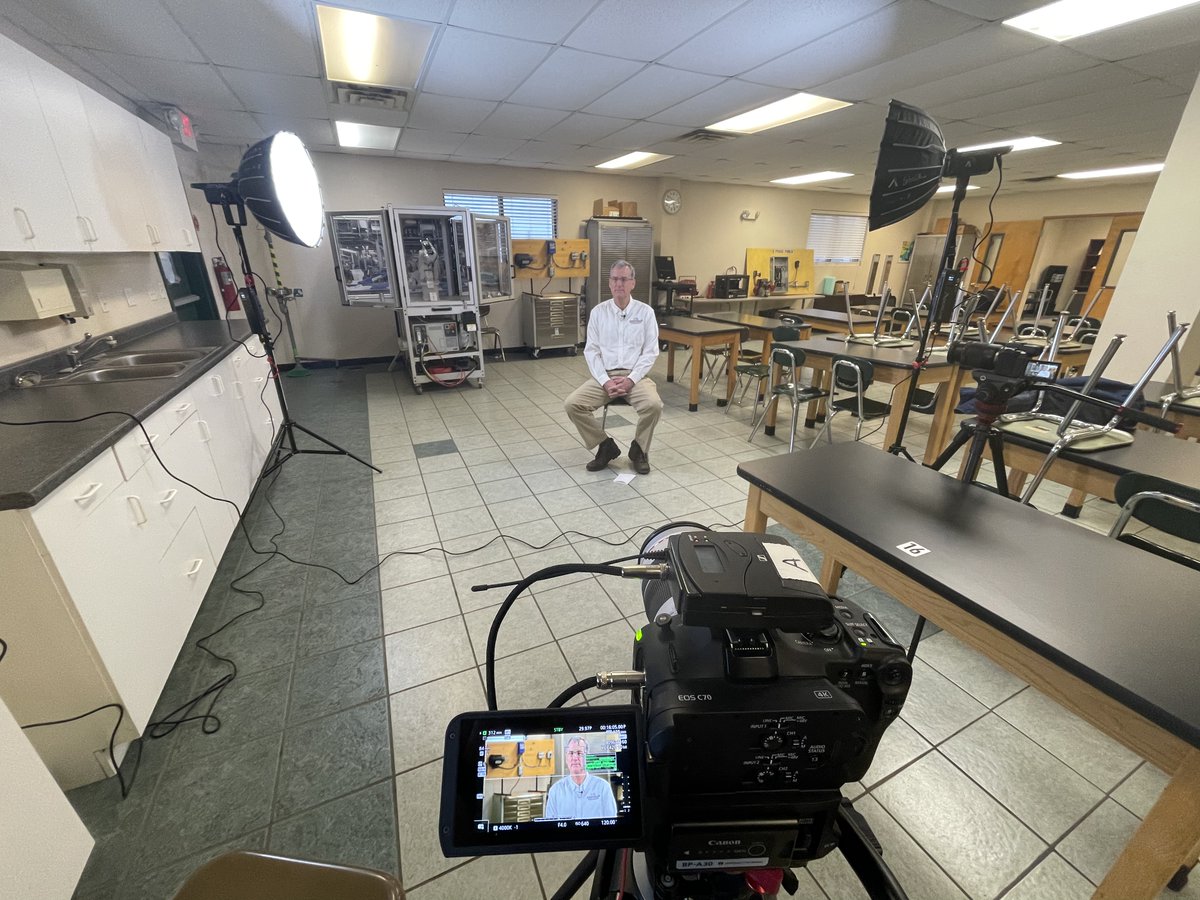 ArkAgResearch's tweet photo. Here's a view from behind the scenes of last week's Behind the Discovery video, featuring Don Johnson, University Professor of agricultural education, communications and technology. Watch now! 📺 ➡️ https://t.co/vyGtECD0sq @AginArk @bumperscollege #SouthernAgResearch https://t.co/qjg880jFlf
