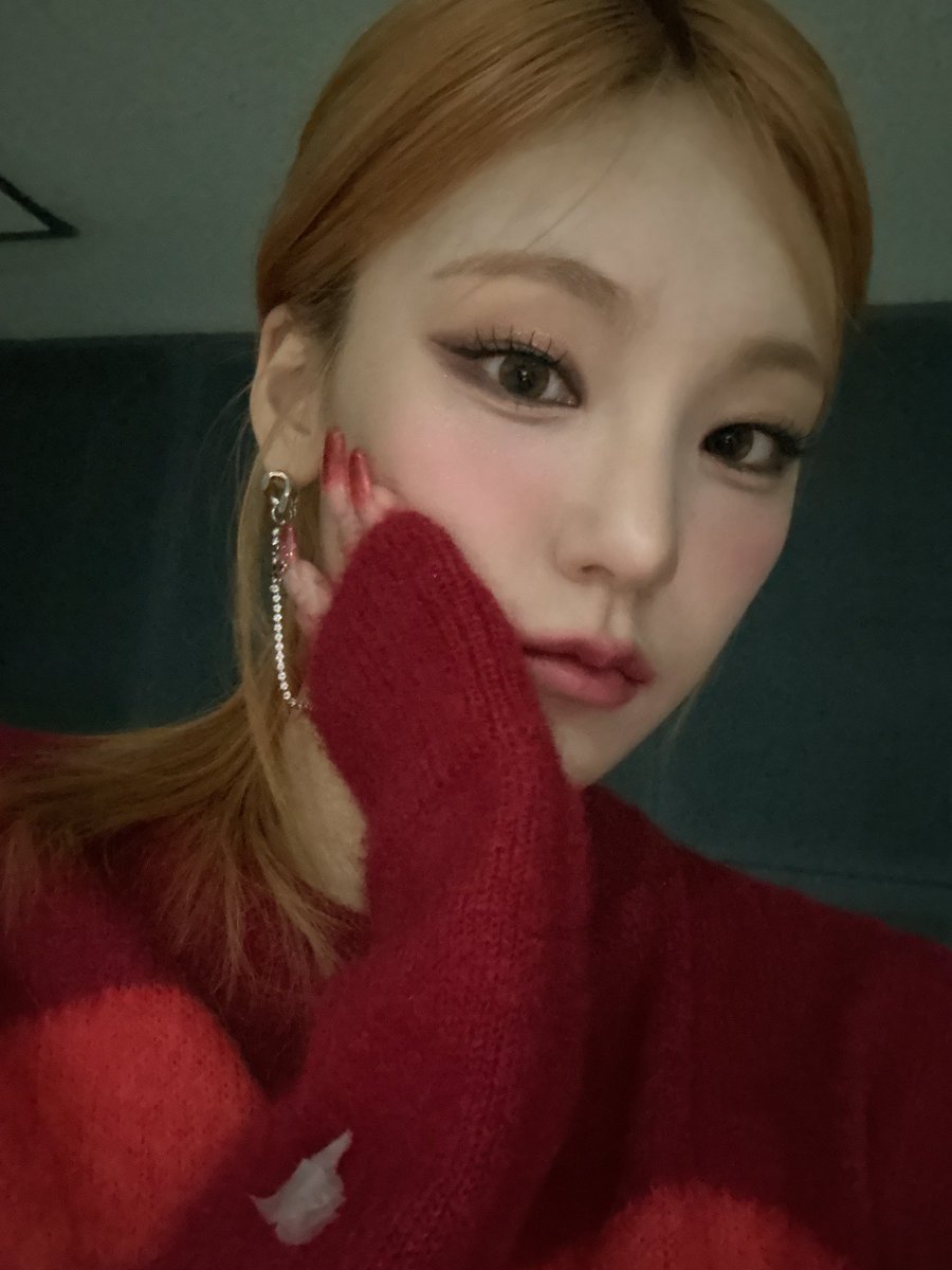 opaldesires's tweet photo. ✌🏻 your favourite yeji fc is here https://t.co/3SsTfI2BDd