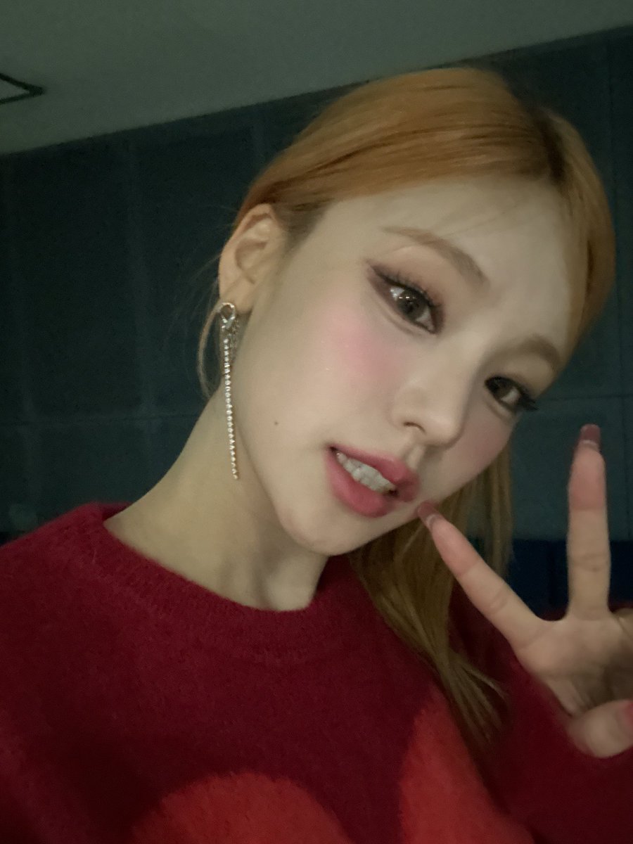 opaldesires's tweet photo. ✌🏻 your favourite yeji fc is here https://t.co/3SsTfI2BDd