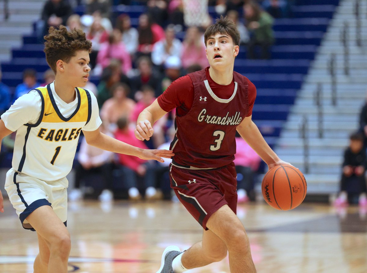 Freshman Carter Wade didn't transfer to Grandville until November, but now he's starting at point guard for the Bulldogs basketball team. STORY: tinyurl.com/5b7rxvjb