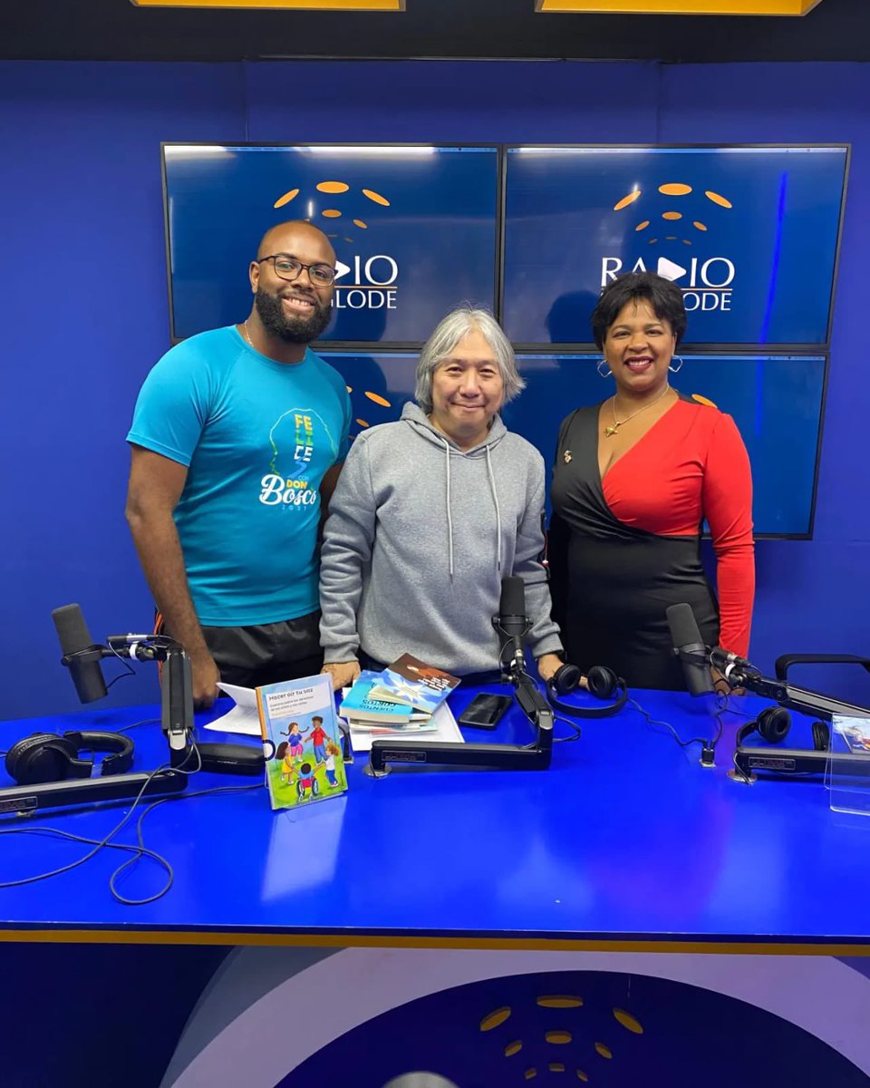 BIBLIOTECAJB's tweet photo. ¡Qué agradable tener hoy con nosotros a Yuan!

🎉 Gracias por compartir tus experiencias con nosotros y enseñarnos tanto. 

🔴No te pierdas nuestra transmisión por @radiofunglode

#bjb #yuanfuei #literatura #literaturainfanril #bibliotecajuanbosch https://t.co/6d3vsbM502