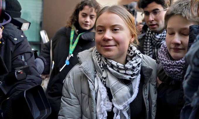 Solidarity with <a href="/GretaThunberg/">Greta Thunberg</a>, <a href="/fossilfreeLDN/">Fossil Free London</a> and <a href="/GreenpeaceUK/">Greenpeace UK</a> activists facing trial today following a peaceful Oily Money Out protest in London last year!