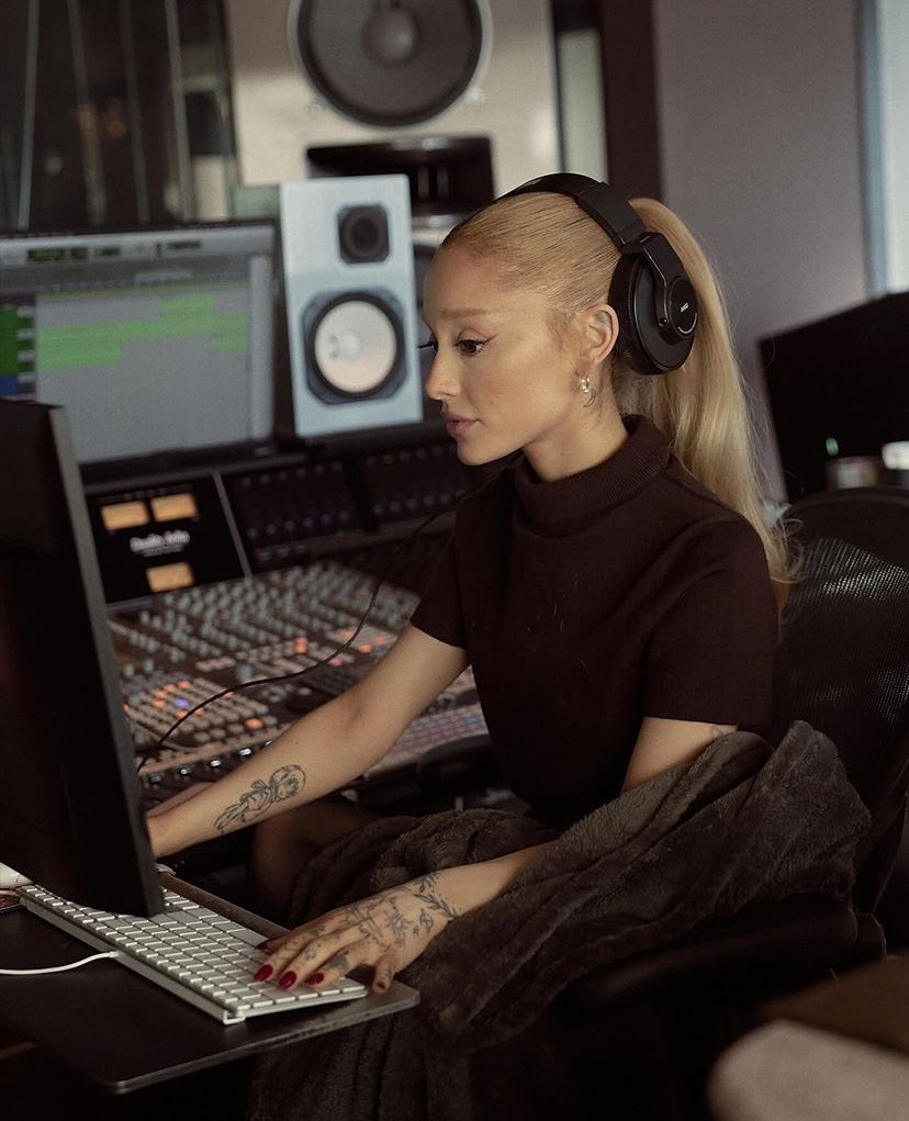 Ariana Grande France ꕤ tweet media