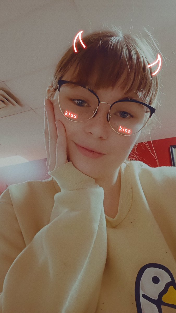 BellaSterling69's tweet photo. Who wants to see underneath this sweater😘♥️♥️♥️ https://t.co/v9yNyjcKKE
