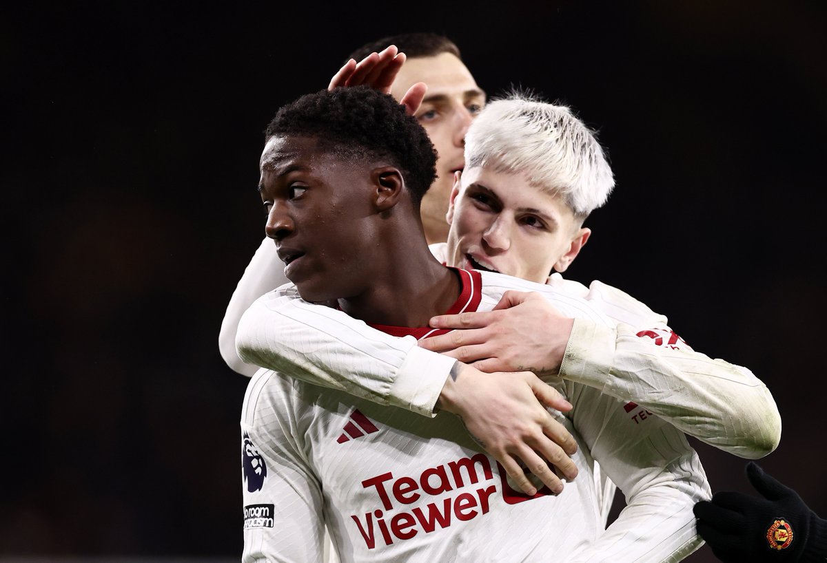 ManUtd's tweet photo. Special moment. Special player.

#MUFC || #WOLMUN https://t.co/ziLrmCcyy5