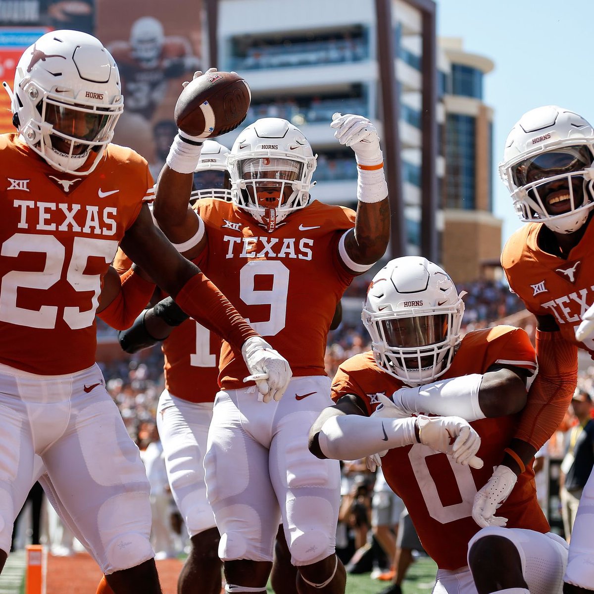 #AGTG After a great conversation with <a href="/Coach_Gideon/">Blake Gideon</a> &amp; <a href="/CoachJeffBanks/">Jeff Banks</a> I'm blessed to announce I've earned an offer to THE University of Texas!! <a href="/KLEINOAKFB/">Klein Oak High School Football</a> 
<a href="/ICBD_Training/">Coach Bowie</a> <a href="/Jalil_Johnson21/">Jalil Johnson</a>
<a href="/zkelley1985/">Coach Zack Kelley</a> <a href="/Coach_BCarp/">T. Brandon Carpenter</a> <a href="/TexasFootball/">Texas Football</a>