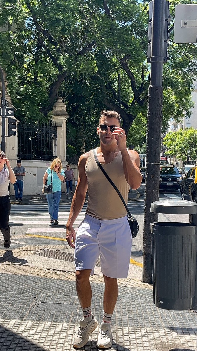 felignantesio's tweet photo. En Instagram ya estoy re pesado pero el nivel de SERVE que son las fotos que me sacó Mai todo el viaje https://t.co/7eETWU8knm