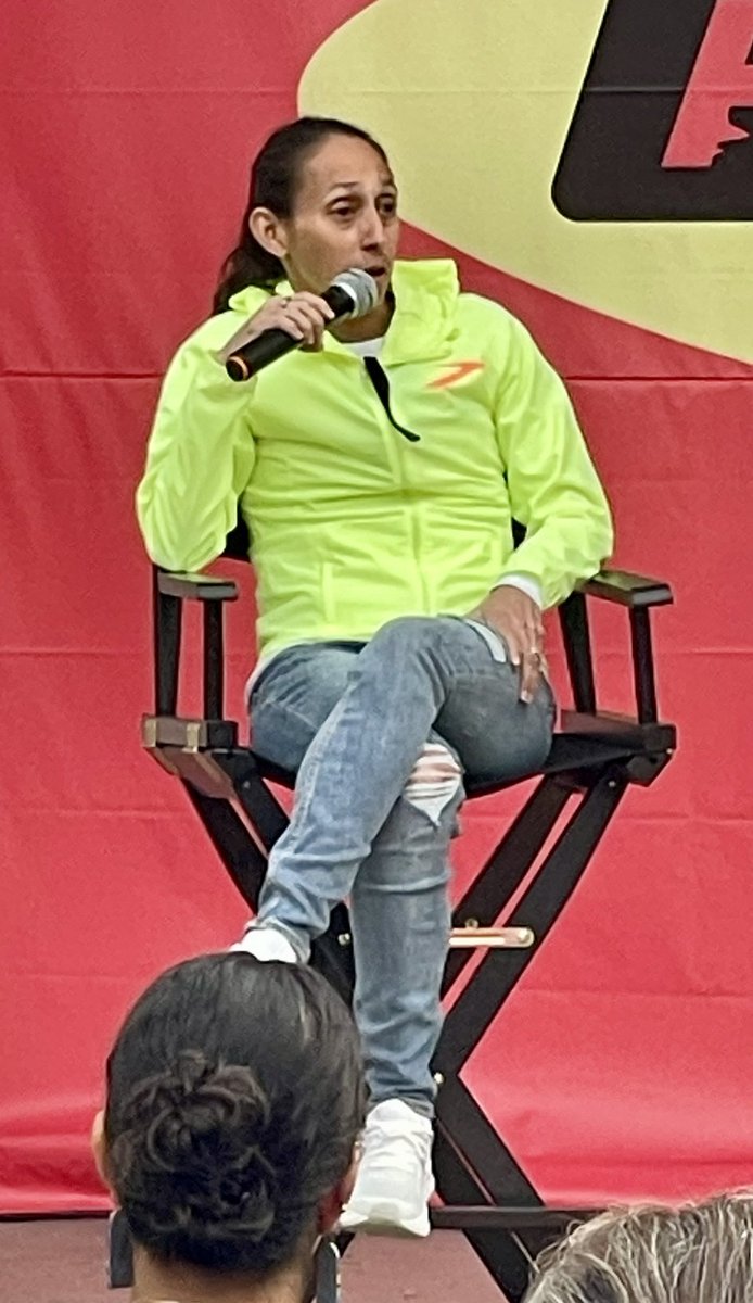 RunBlogRun's tweet photo. “I’ve been asked if this is my last Trials!”, said Desi Linden. “But I’m really hoping to have fun on Saturday.” #deslinden, #karagoucher, #brooksrunning, #runhappy, #hyperionhouse, #jeffbenjamin, @des_linden , @brooksrunning, @_garrettheath , @jimweberseattle , @karagoucher , @JeffBenjaminrun ,