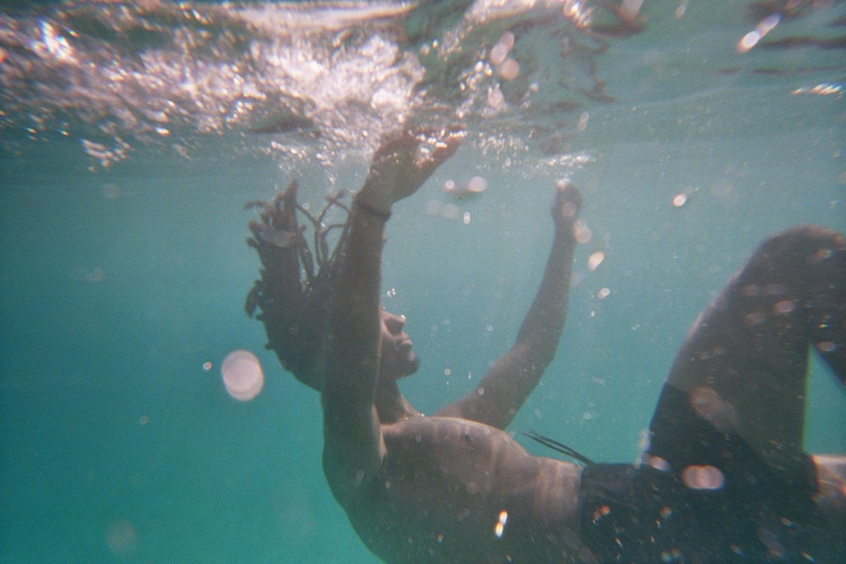 EXODE DISPONIBLE SUR TOUTES LES PLATEFORMES MAINTENANT 💙

Ce projet représente trop de choses pour moi, il est à vous maintenant ! C’est aussi et avant tout une aventure qu’on a traversé en équipe donc MERCI aux miens.

BON VOYAGE