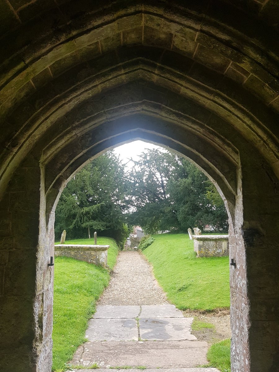 TheHistoryMouse's tweet photo. As it turns out #DonheadStMary is a real slow burn. The more the Mouse revisits it, the more special it becomes. Looking out and looking in. #LookingOut #GatesWithThrows #TheTwitterMouseWinnerIs....
#IronworkThursday #Thursgate https://t.co/daYZBeoruw