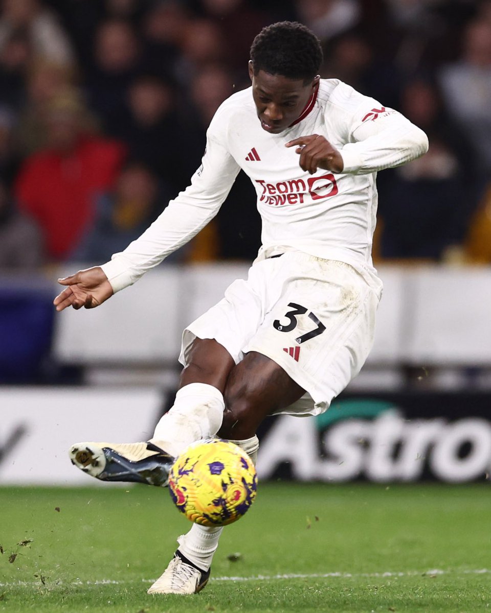 StatmanDave's tweet photo. Manchester United’s 4th goal:

🅰️ Omari Forson assist
⚽ Kobbie Mainoo goal

La Carrington. 👹 https://t.co/uVdZFm2jXw