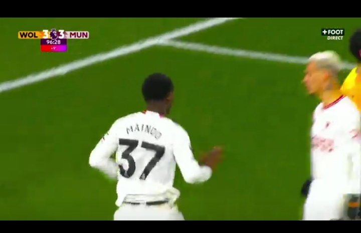 omoadepoju_'s tweet photo. Don't come close to me bitch!!!! @antony00 nice balling bro
@KobbeMainoo #manutd #EPL #PremierLeague 
#kobbiemainoo https://t.co/1DDulkjCVI