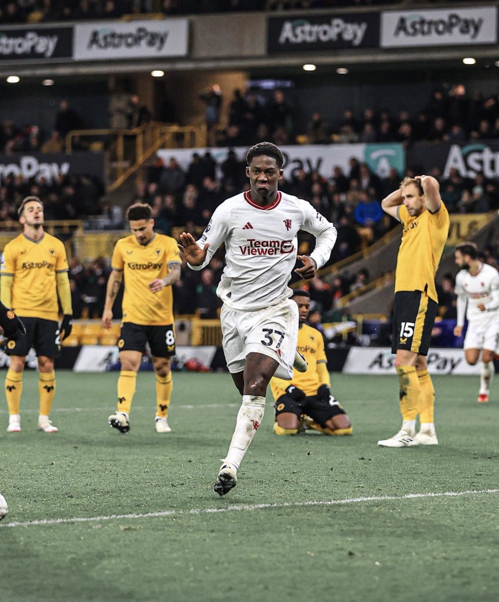sampeoples_'s tweet photo. REACTION: Wolves 3-4 Man United #MUFC 

Kobbie Mainoo, you are a superstar. What a goal, what an individual goal. Sheer quality. Manchester United should have killed that game with ease but that our best performance of the season under Erik ten Hag.

Huge win. We need to build on it, see games out better but so many positives...and Mainoo, I love you.

https://t.co/AM9xcMmovJ