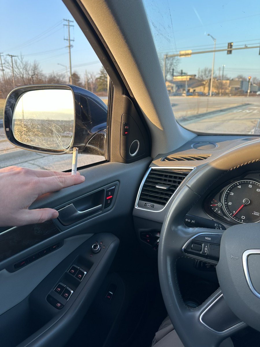 B1GDonJohnson's tweet image. 44 degrees in February? Someone pinch me #patioweather #windowsdown