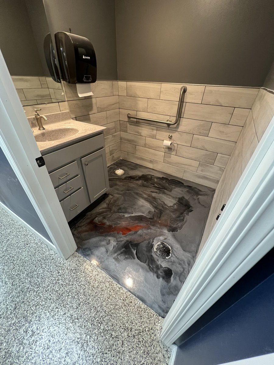 epoxycosd's tweet photo. Check out these sweet metallic floors! 👀🔥

- Great durability 💪🏻
- UV resistance 😎
- Marble finish look 🤩

#metallicepoxy 
#metallicfloors 
#sdepoxy https://t.co/81mlNGdVeO