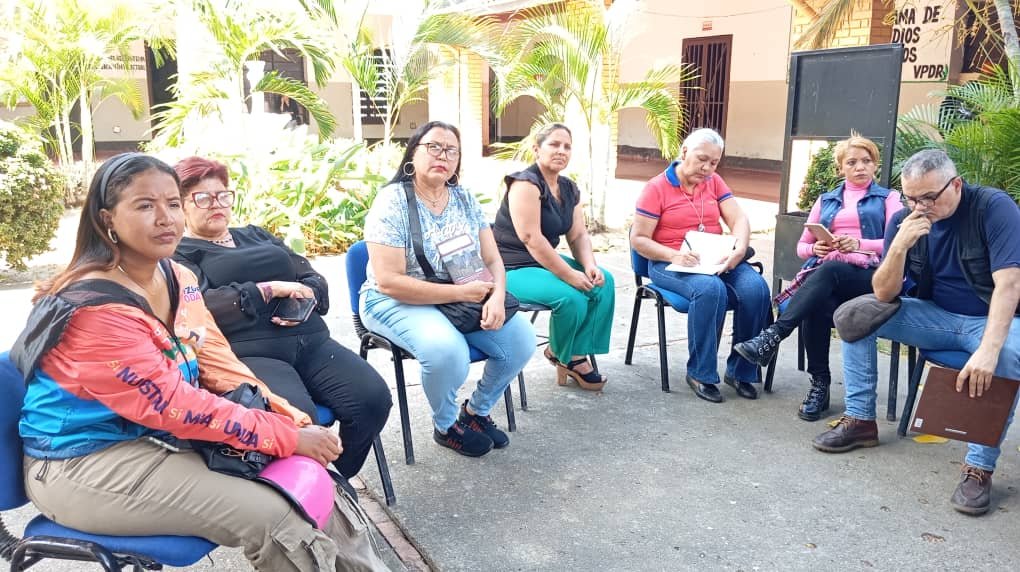SomosUnem's tweet photo. #Entérate 🗣️|| La #UTGUApure participó este #31Ene, en la discusión de los Movimientos Sociales por las #7Transformaciones rumbo al 2030, con el equipo de trabajo que integra la #CEGU y la secretaría universitaria.
#FebreroAntiimperialista
@NicolasMaduro
@_LaAvanzadora https://t.co/AeUOA4qp1g