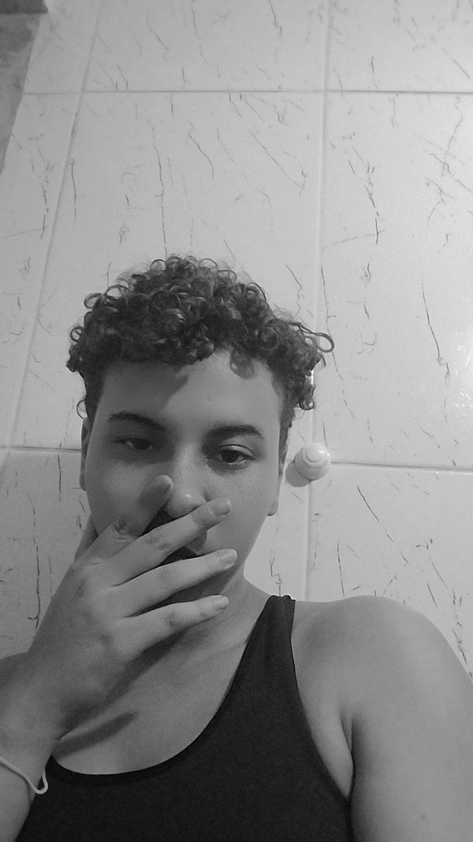 fkwinev's tweet photo. tentando imitar o olhar mal
(ignorem meu cabelo bagunçado)

[#blsd #blselca #khaotungg @myktnw] https://t.co/weBdwBZjQ0